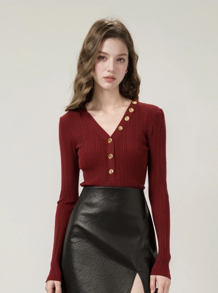 Red V-neck knitted bottoming shirt for women autumn and winter new slim sweater metal button slim fit top